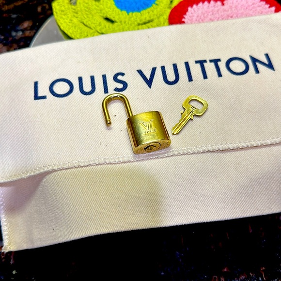 LOUIS VUITTON Padlock & Key #317 with Gold Tone Necklace & Bracelet - Picture 2 of 4